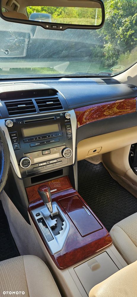 Toyota Camry - 18