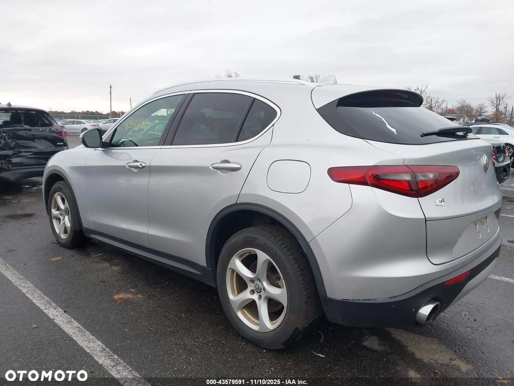 Alfa Romeo Stelvio - 11