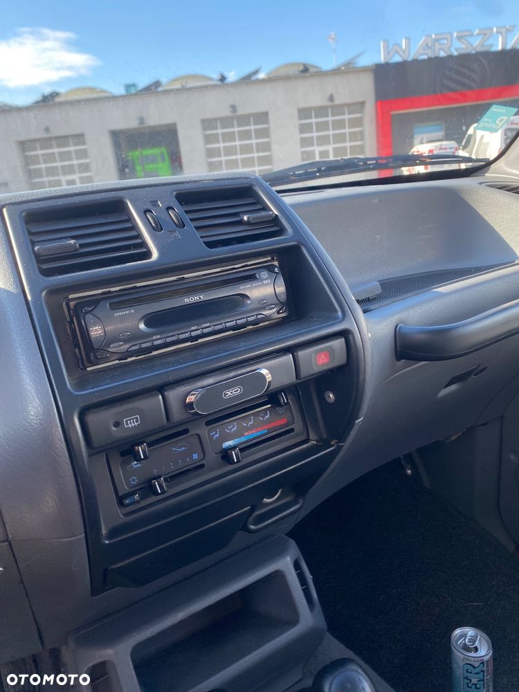 Nissan Terrano II 2.4 S - 8