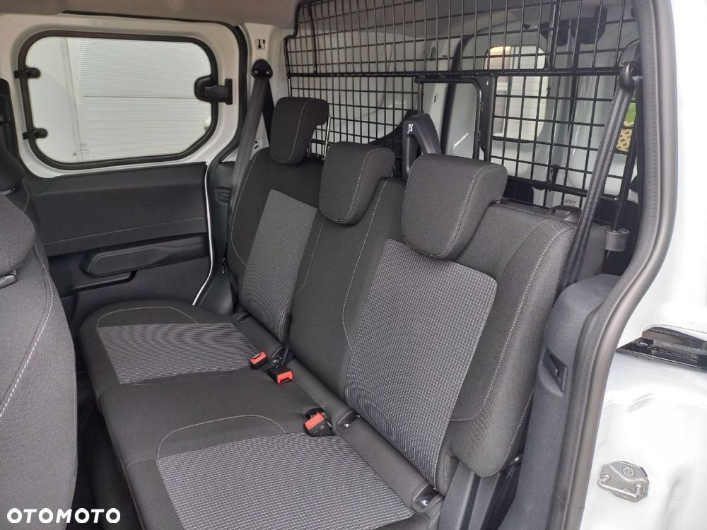 Ford Transit Courier - 15