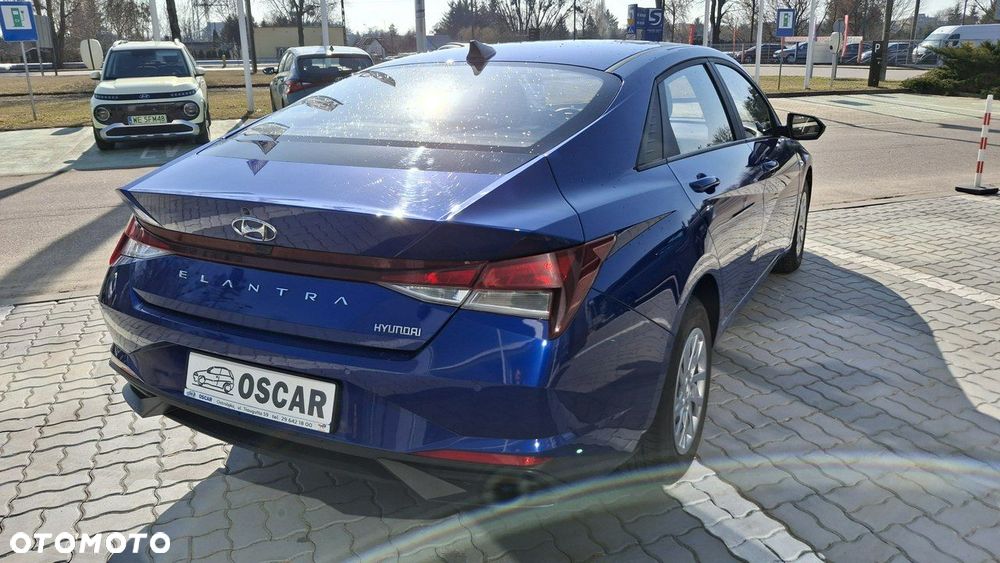 Hyundai Elantra - 4