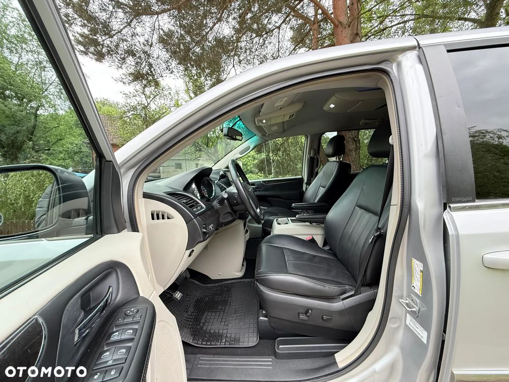Chrysler Town & Country 3.6 Touring - 15