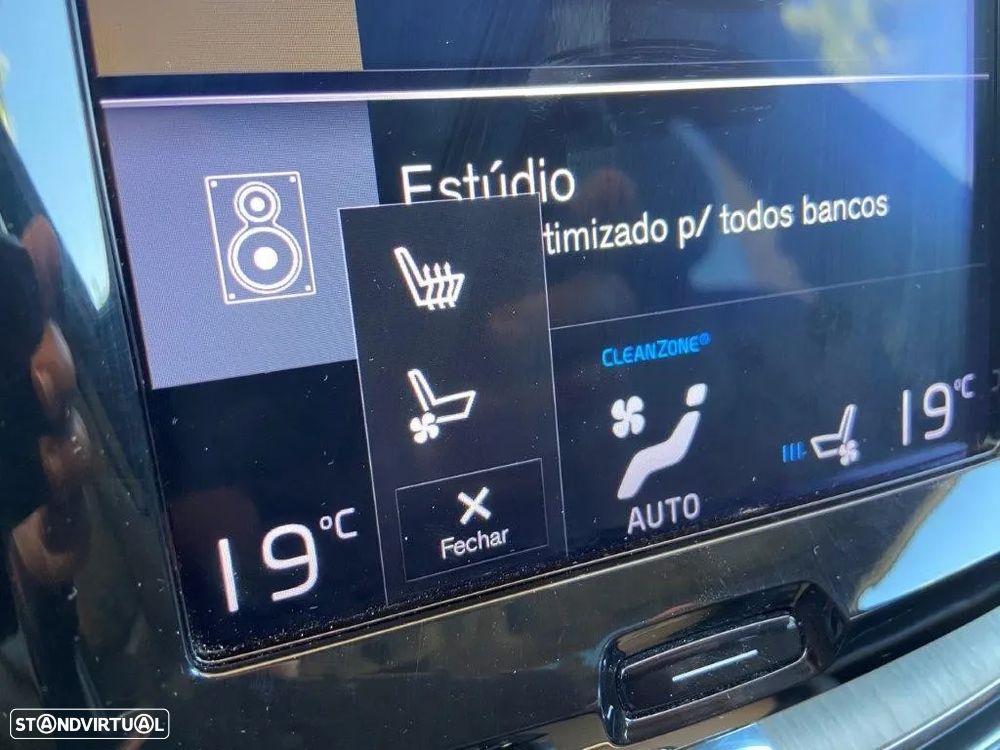 Volvo XC 60 2.0 D4 Inscription AWD Geartronic - 24