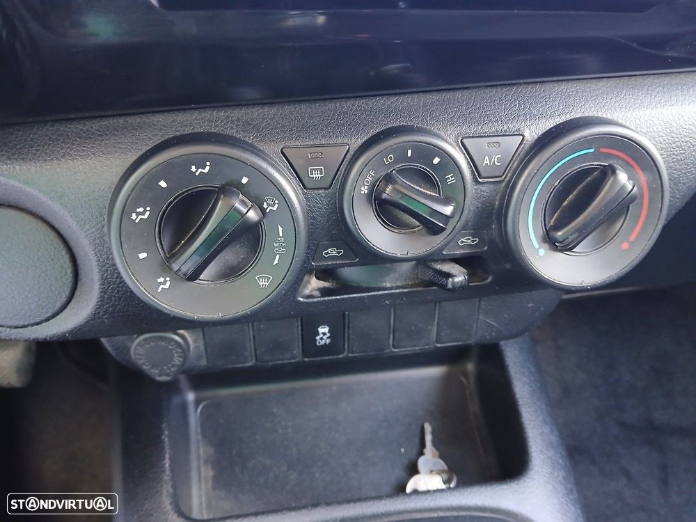 Toyota Hilux 2.4 D-4D 2WD CD - 25