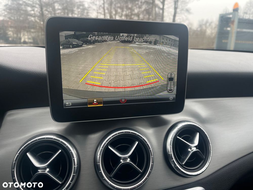 Mercedes-Benz CLA 180 Peak Edition - 11