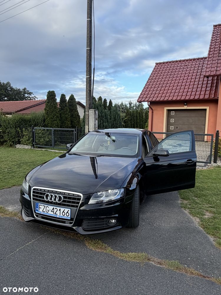 Audi A4 Limousine - 1