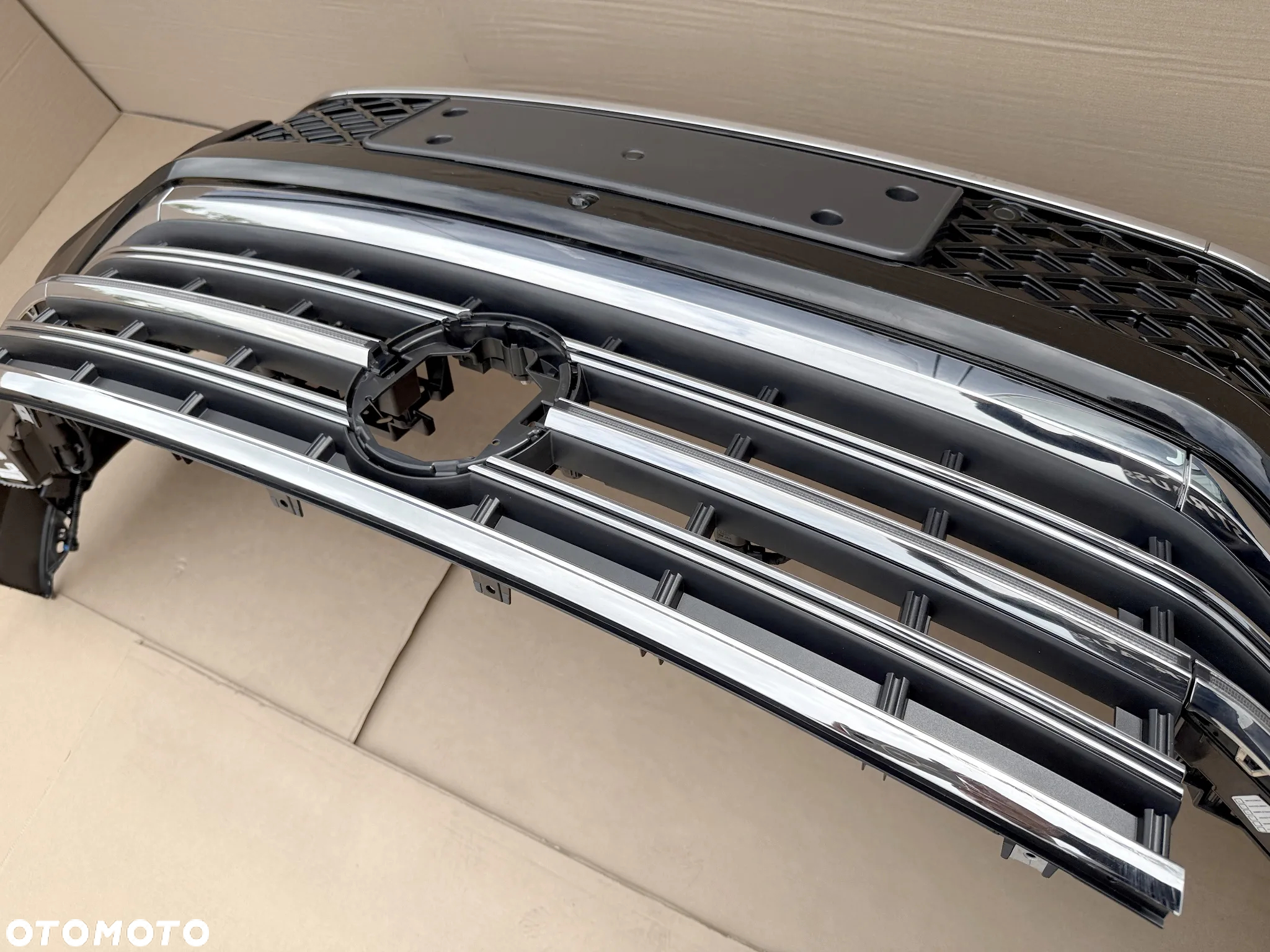 Zderzak Przedni VW Touareg III 760 Lift R-Line BLACK, LED Full - 13