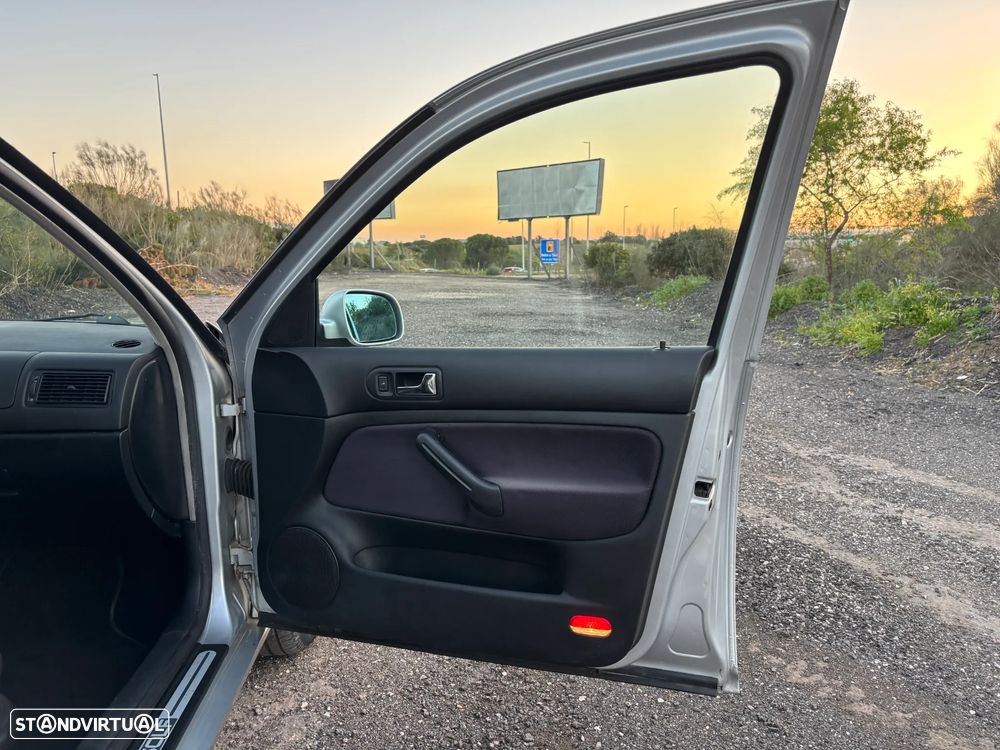 VW Golf 1.9 TDi 25 Anos - 17