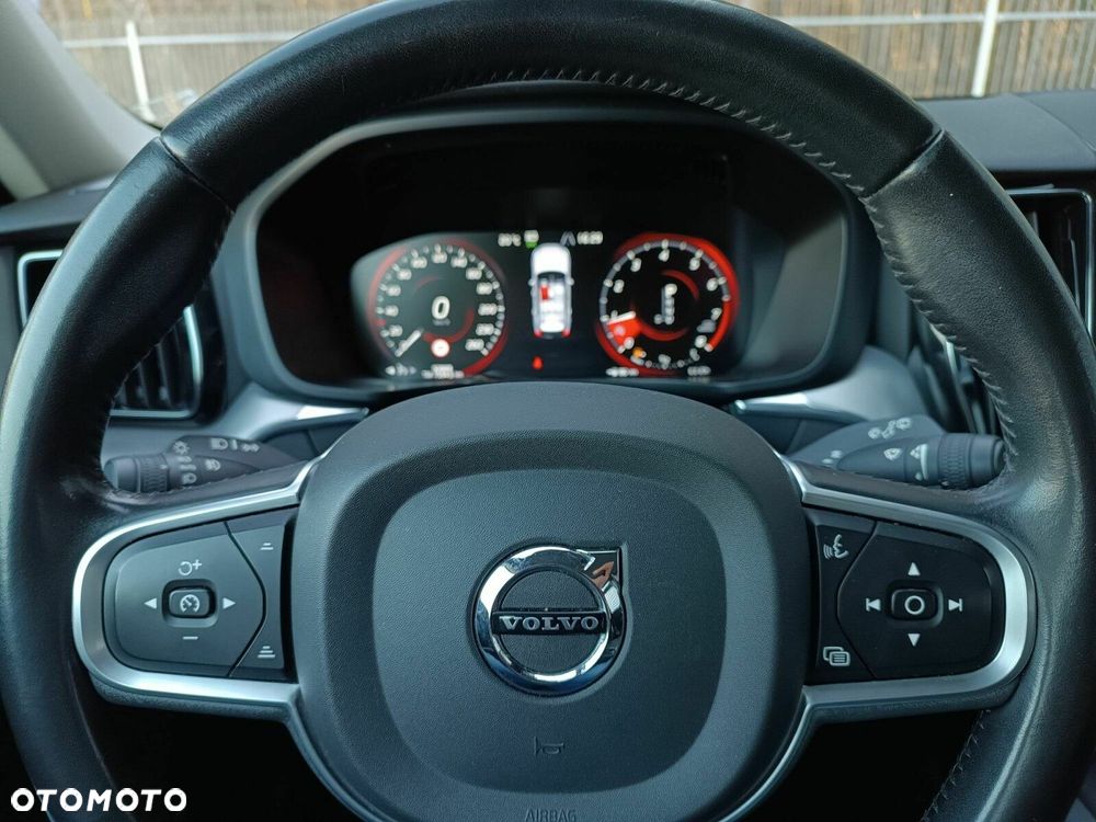 Volvo XC 60 T4 Momentum Pro - 15