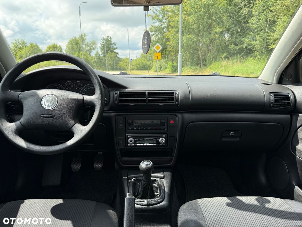 Volkswagen Passat 1.9 TDI Basis - 16