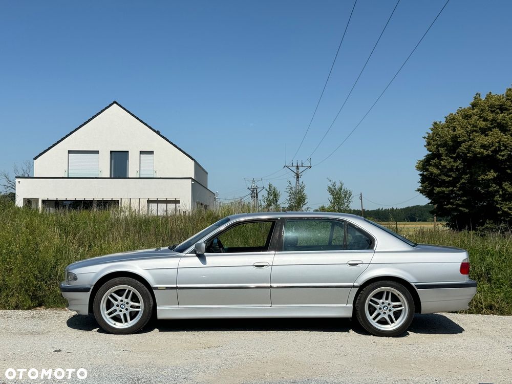 BMW Seria 7 740i - 5
