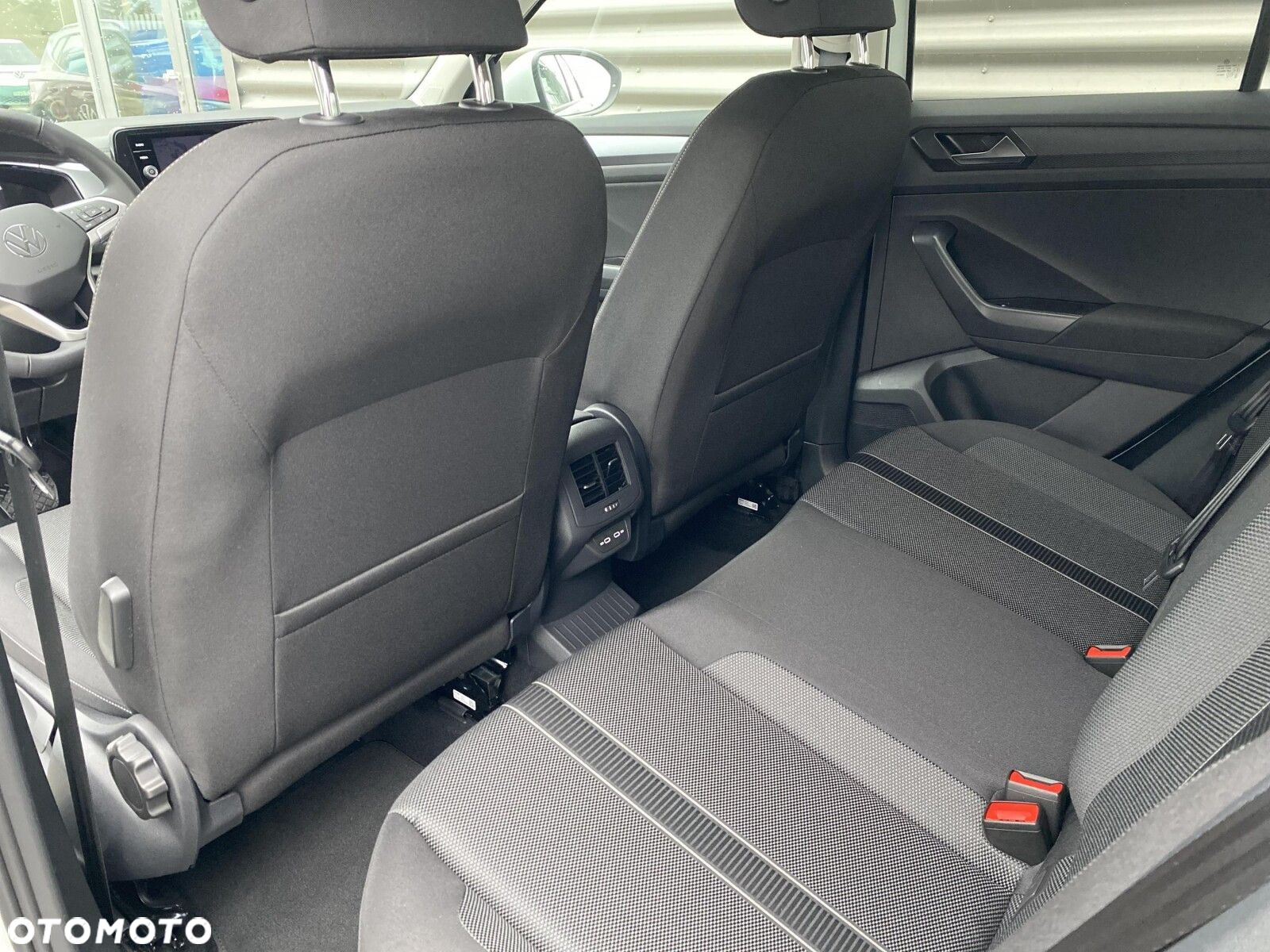 Volkswagen T-Roc - 21