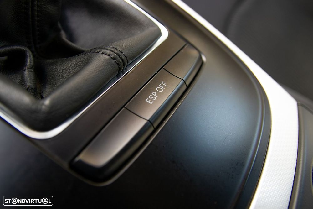 Audi A4 Avant 2.0 TDI Advance - 23