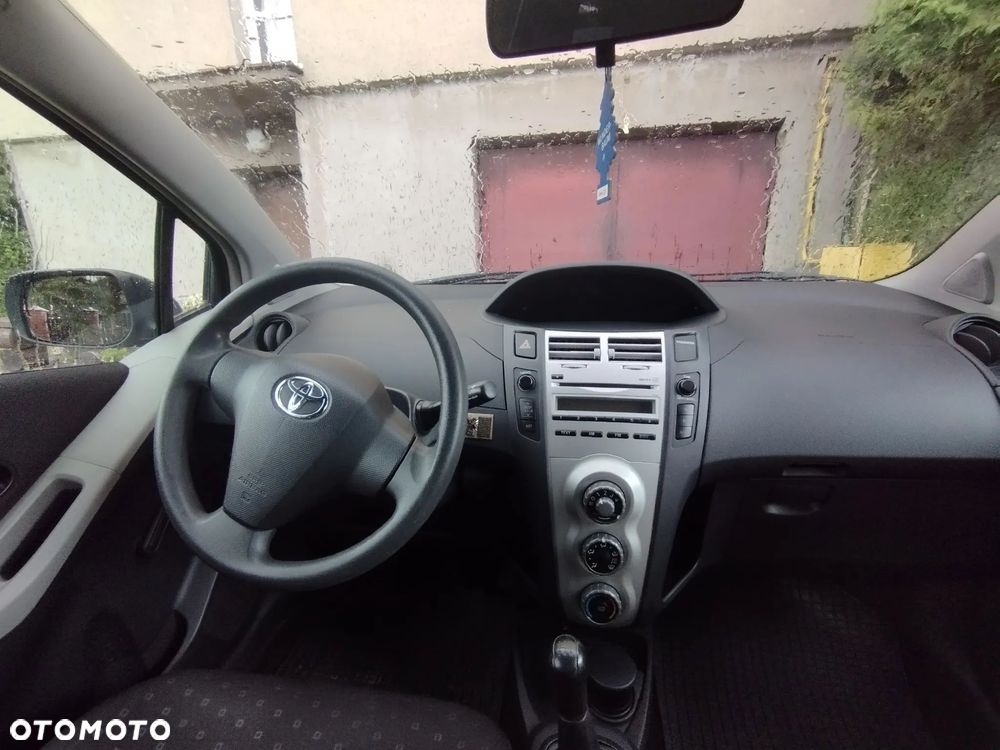 Toyota Yaris 1.0 Terra - 6