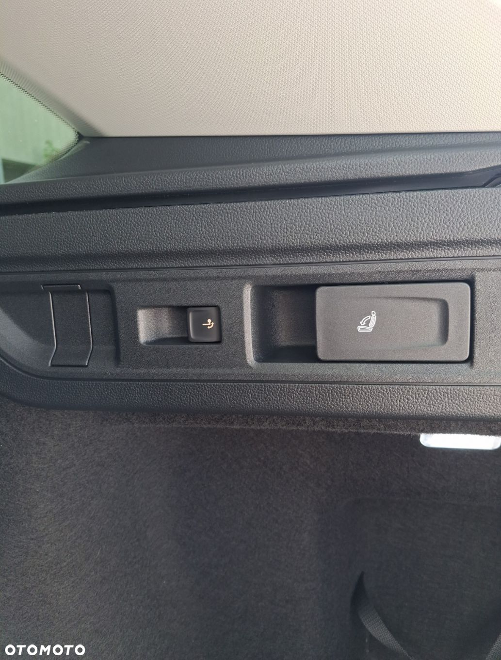 Volkswagen Passat 2.0 TDI SCR Elegance DSG - 34