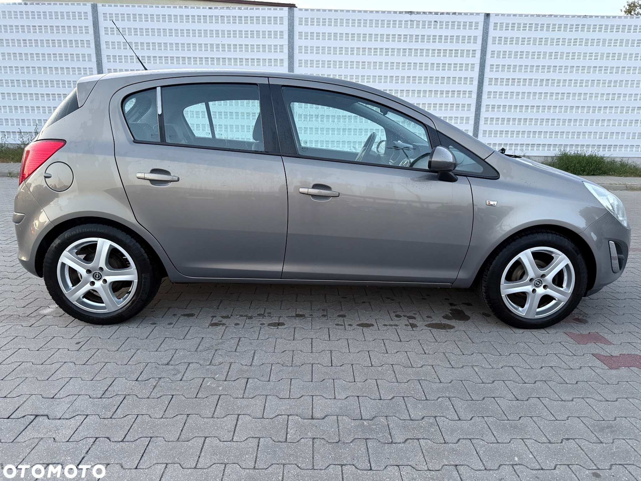 Opel Corsa 1.4 16V Cosmo - 2