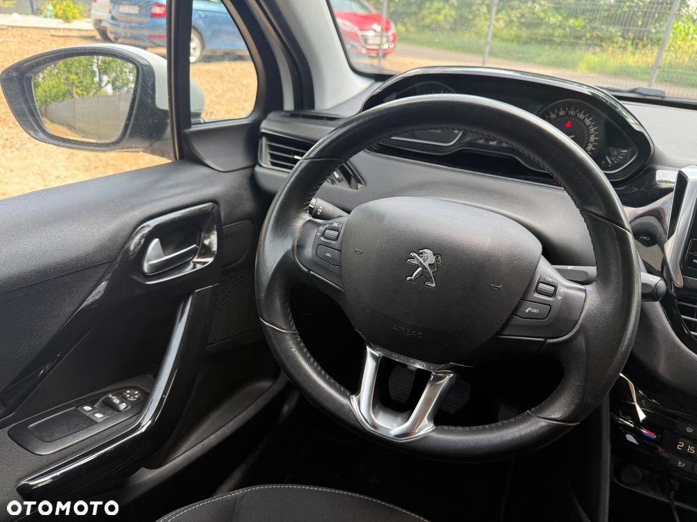 Peugeot 208 - 15