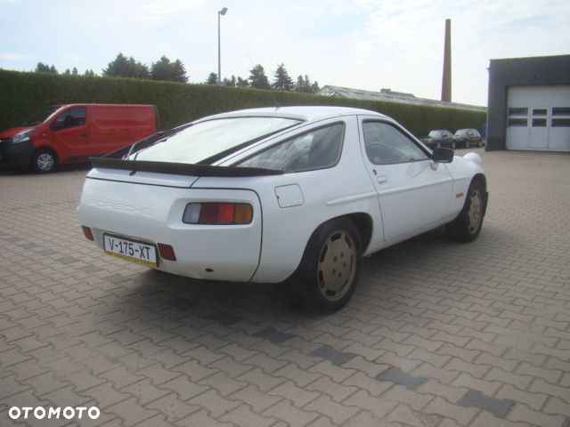 Porsche 928 - 7