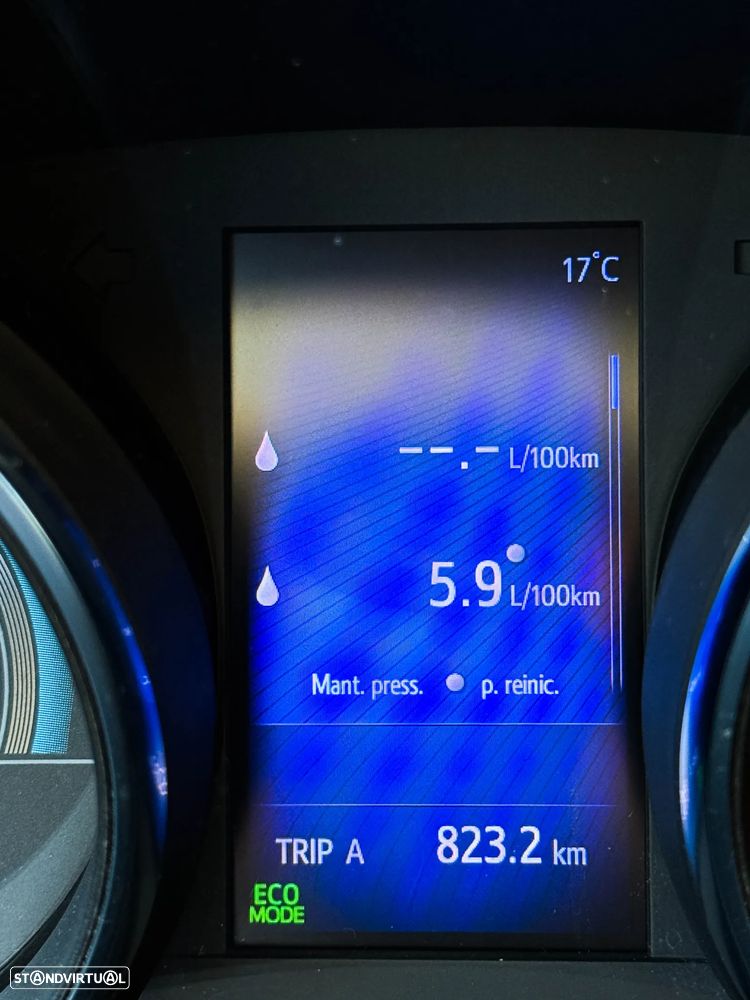 Toyota Auris Touring Sports 1.8 HSD Freestyle - 8