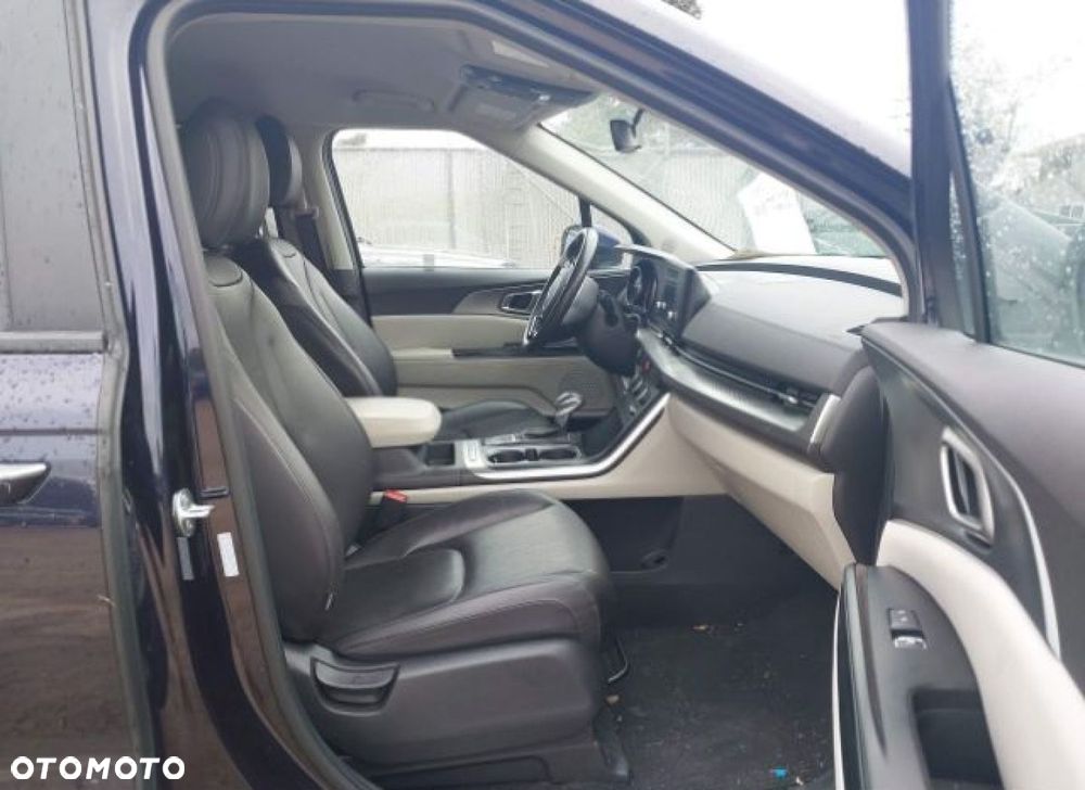 Kia Carnival - 9