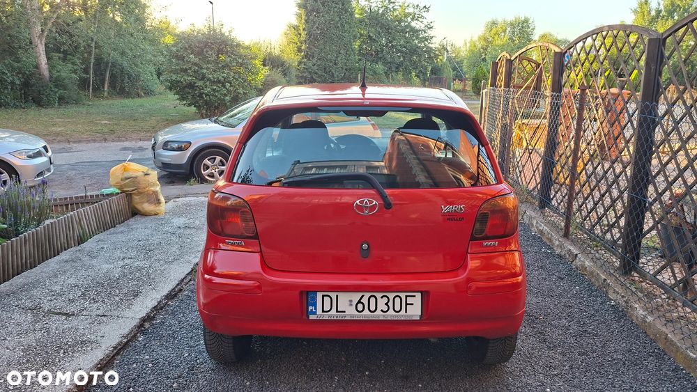 Toyota Yaris 1.0 Base - 5