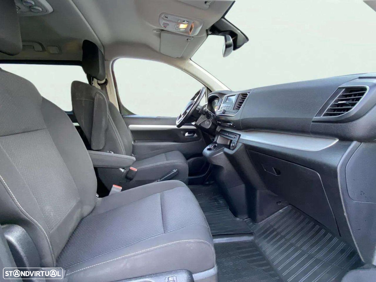 Peugeot Traveller 2.0 BlueHDi L2H1 Business Standard EAT8 - 17