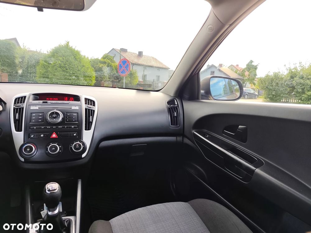 Kia Ceed 1.6 CRDi ISG Spirit - 18
