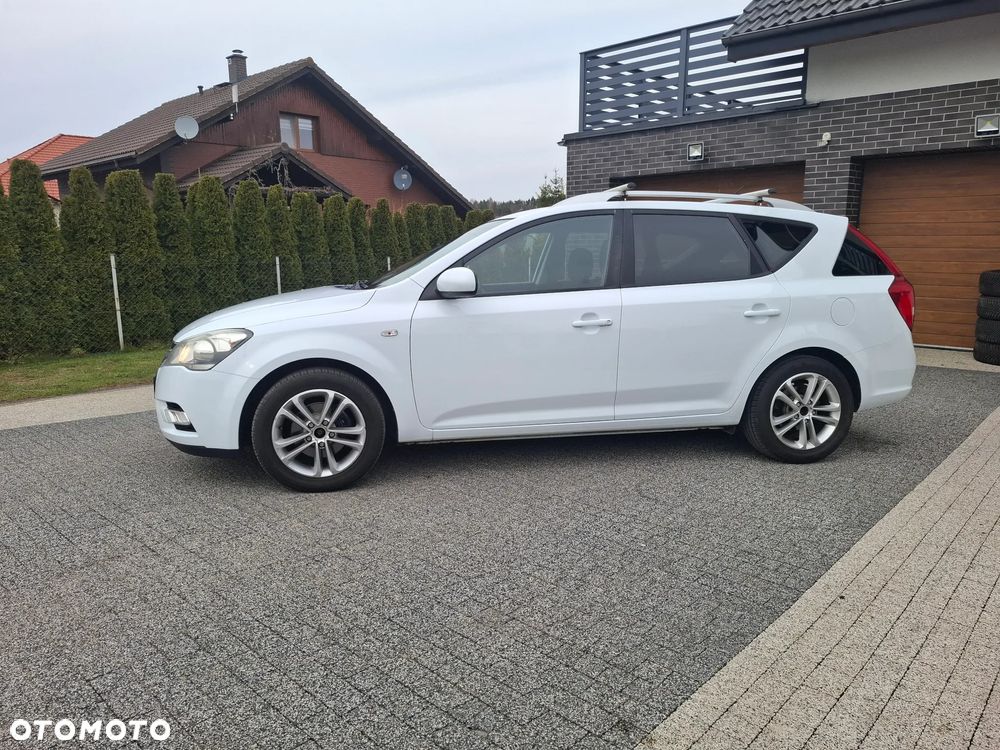 Kia Ceed - 12