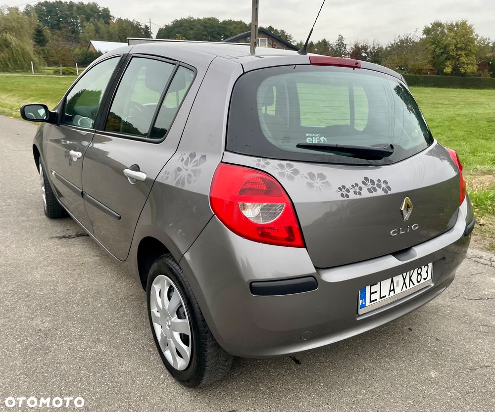 Renault Clio 1.2 16V Authentique - 8