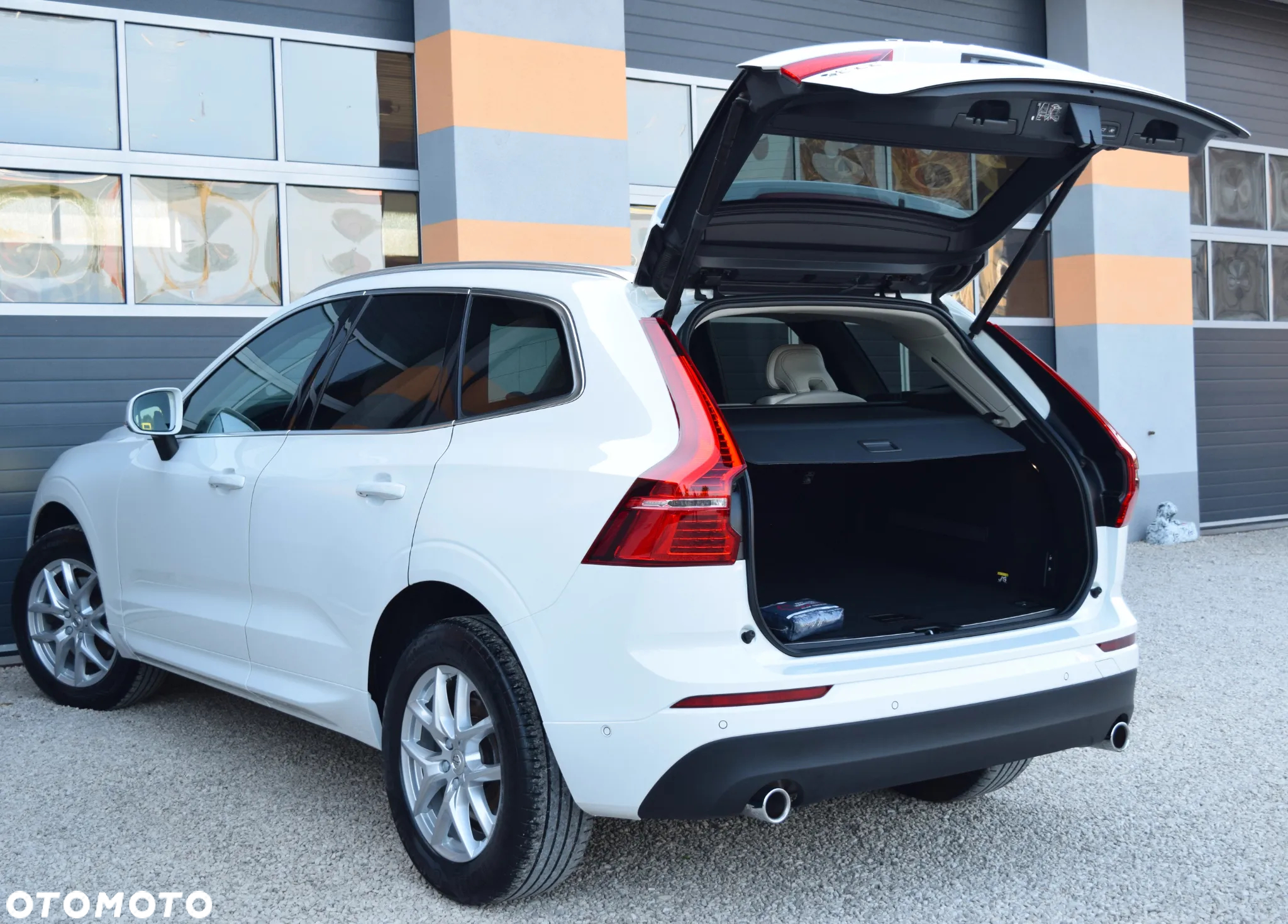 Volvo XC 60 D4 Geartronic Momentum Pro - 17