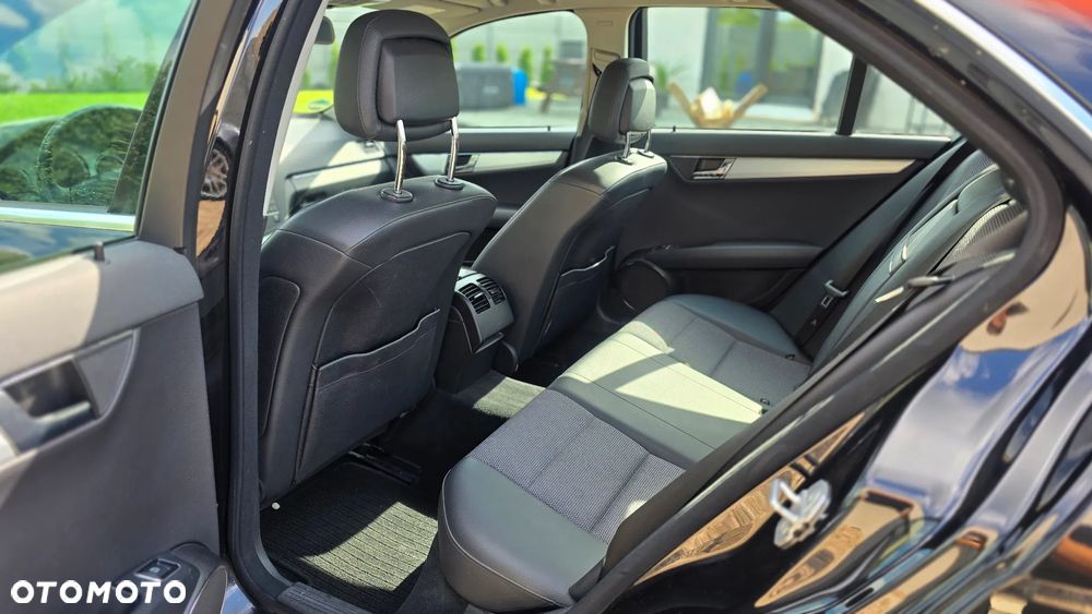 Mercedes-Benz Klasa C 180 Kompressor BlueEFFICIENCY Avantgarde - 16
