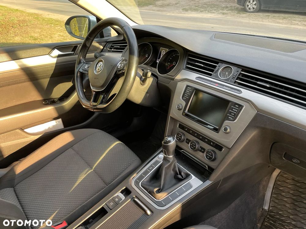 Volkswagen Passat 1.6 TDI BMT Trendline - 19