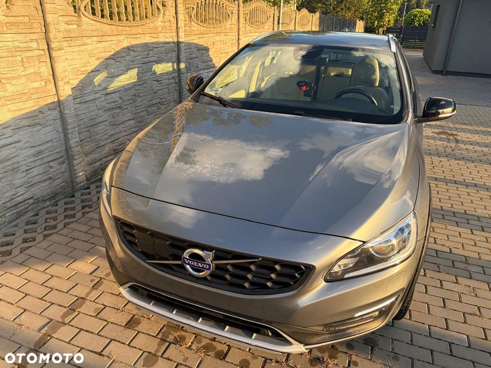 Volvo V60 Cross Country - 12
