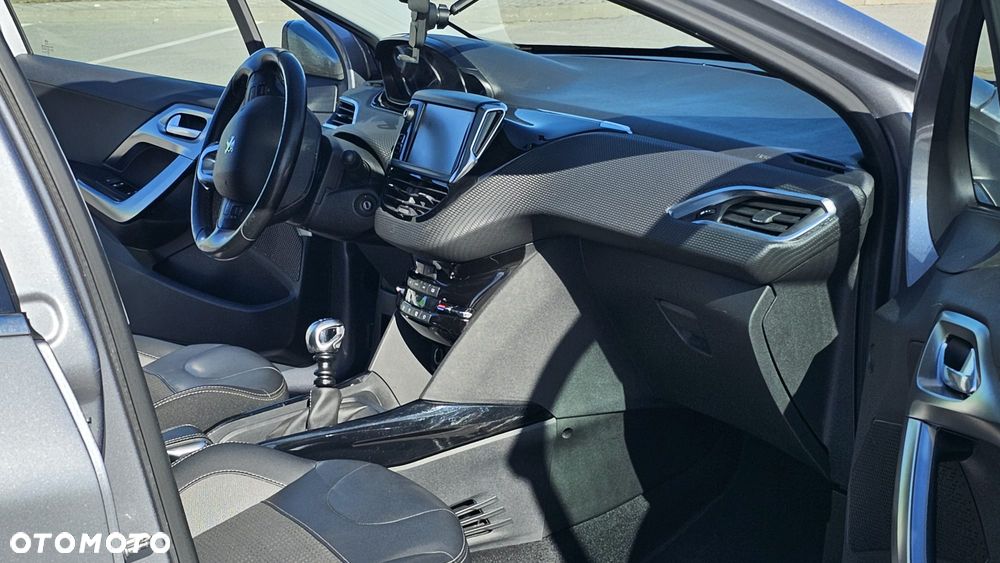 Peugeot 2008 1.2 Pure Tech GPF Allure S&S - 7