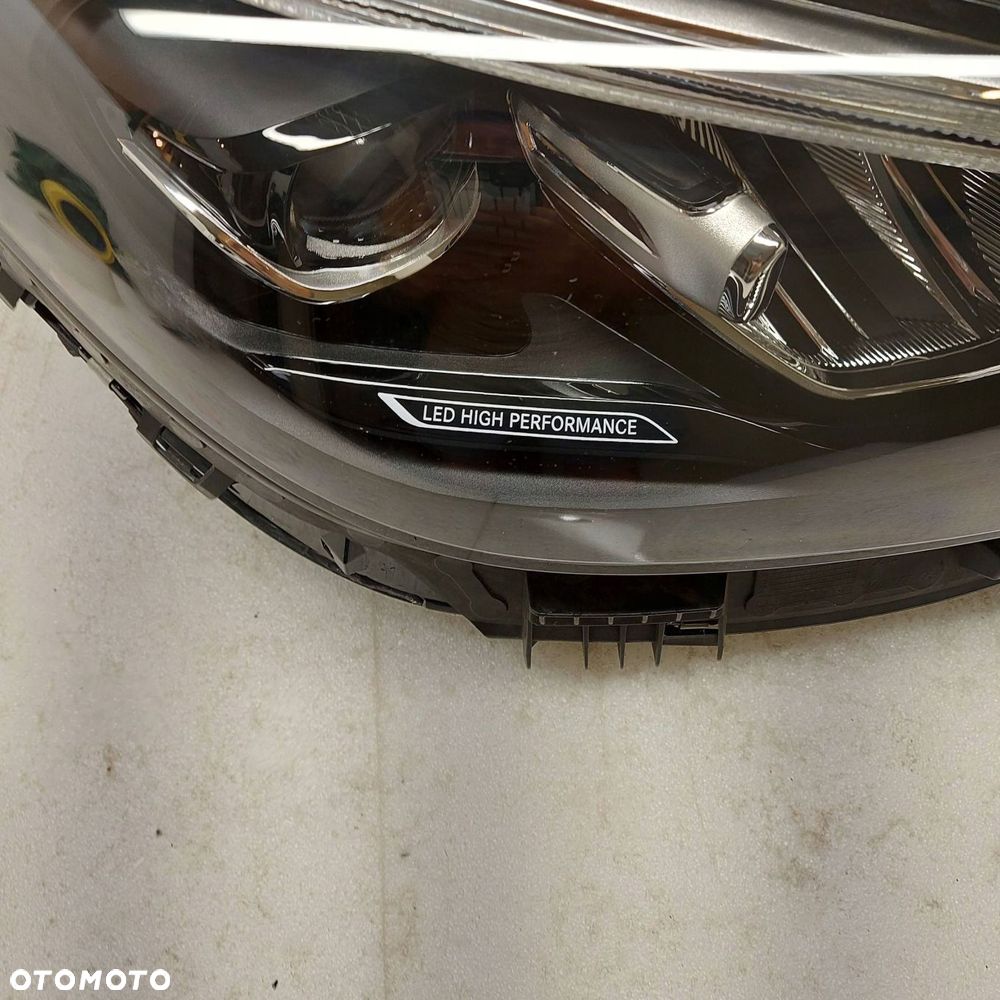 mercedes-benz c w206 przód strona prawa performance led a2069060803 - 2