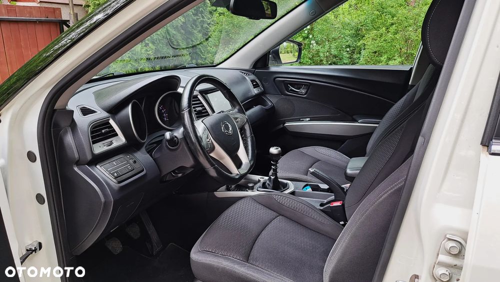 SsangYong/KGM Tivoli e-XDi 160 2WD Black+White - 29