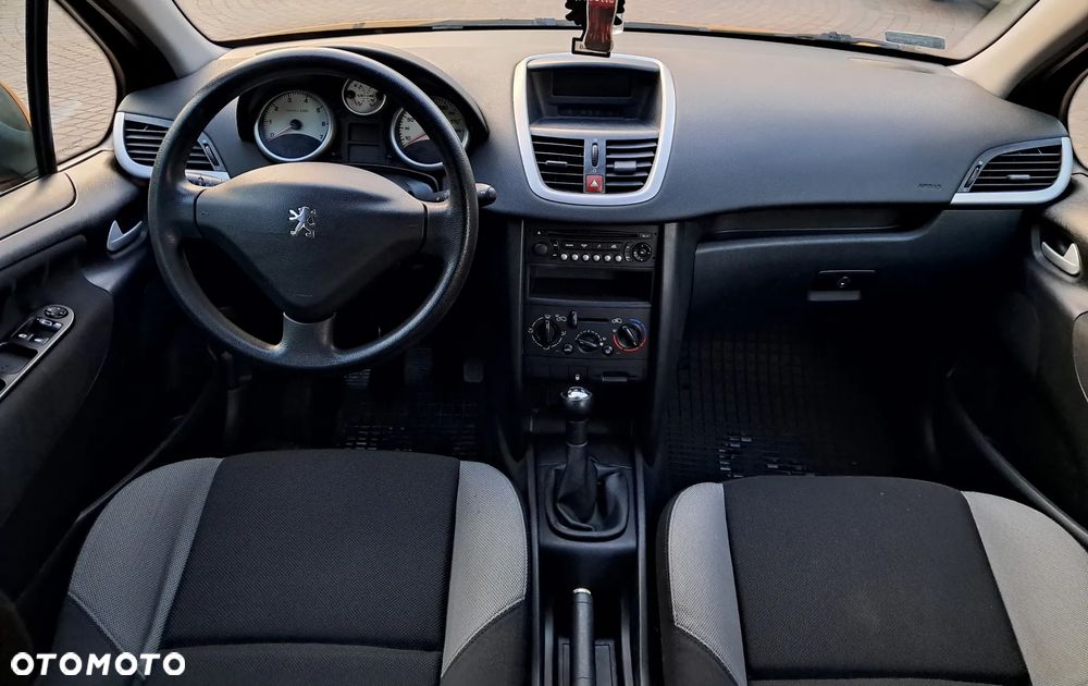 Peugeot 207 - 10
