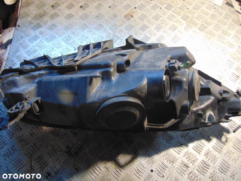 Lampy przód citroen c4 picasso 2010 rok Cena sztuka - 10