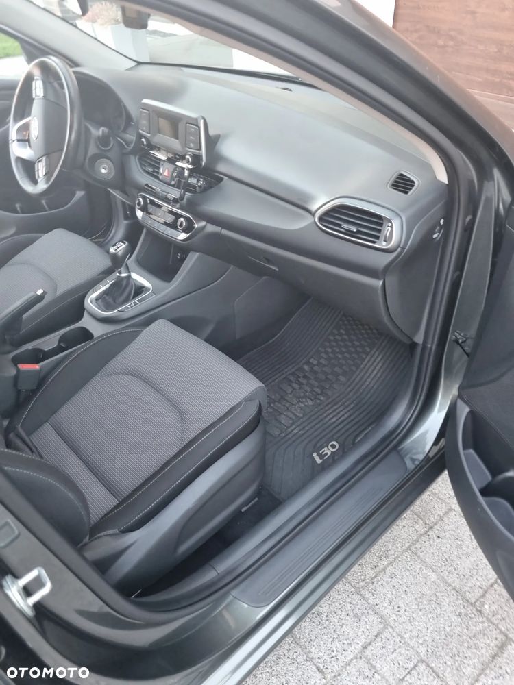 Hyundai i30 1.5 DPI Classic + - 11