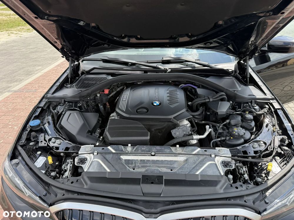 BMW Seria 3 318d mHEV - 31