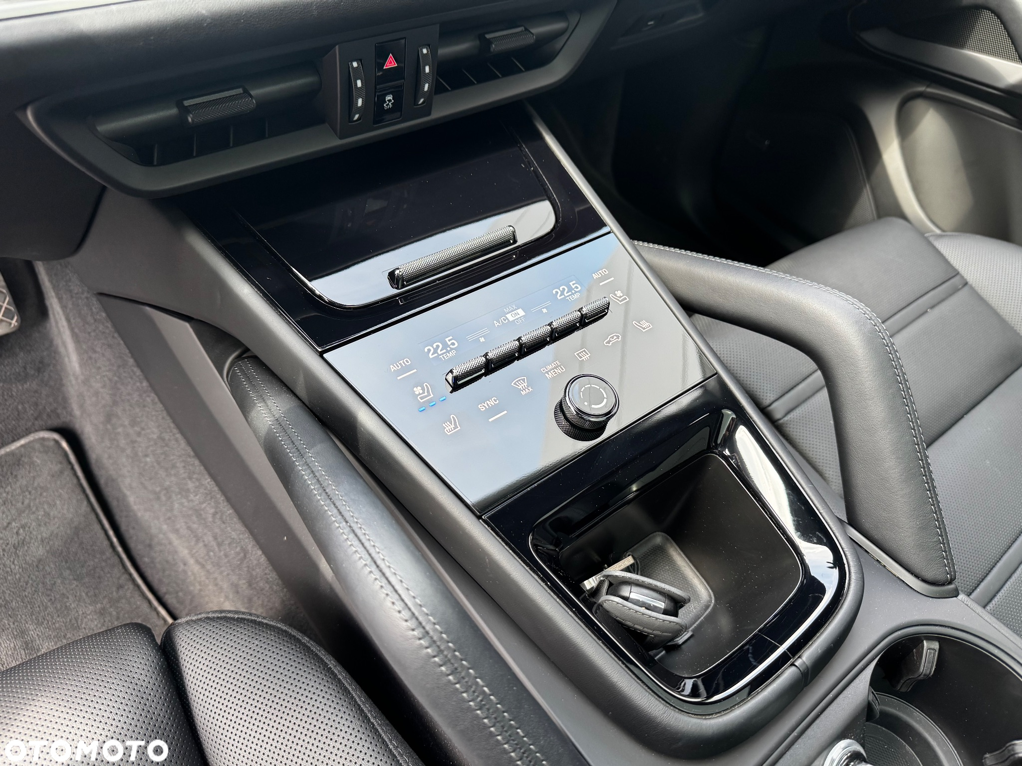 Porsche Cayenne Coupe E-Hybrid PHEV - 27