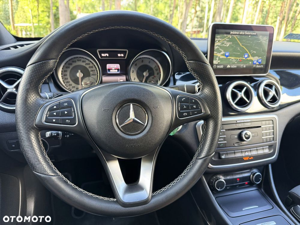 Mercedes-Benz CLA 200 7G-DCT AMG Line - 25