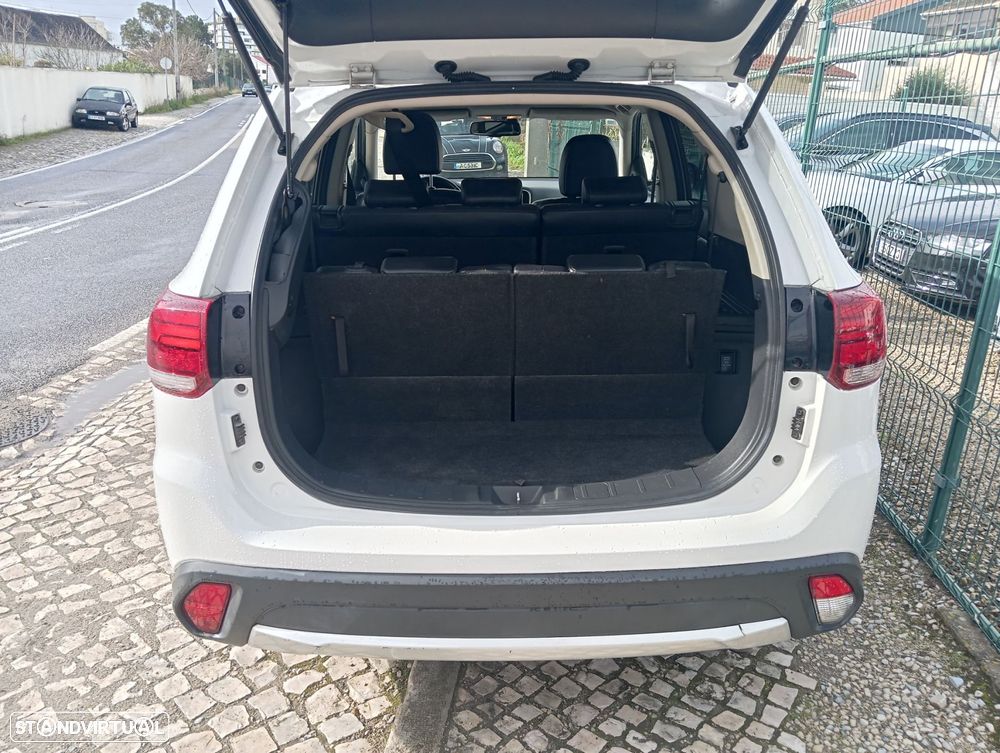 Mitsubishi Outlander 2.2 DI-D Intense - 21