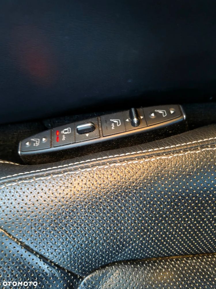 Mercedes-Benz CLS 500 4-Matic BlueEff - 13