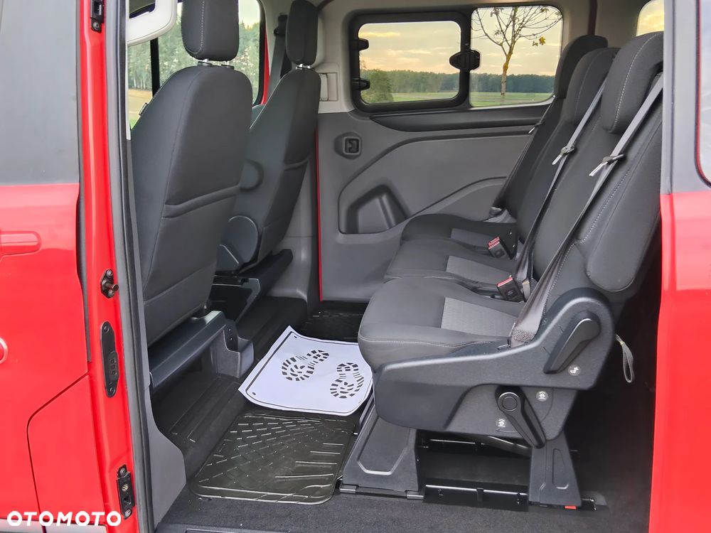 Ford Tourneo Custom - 33