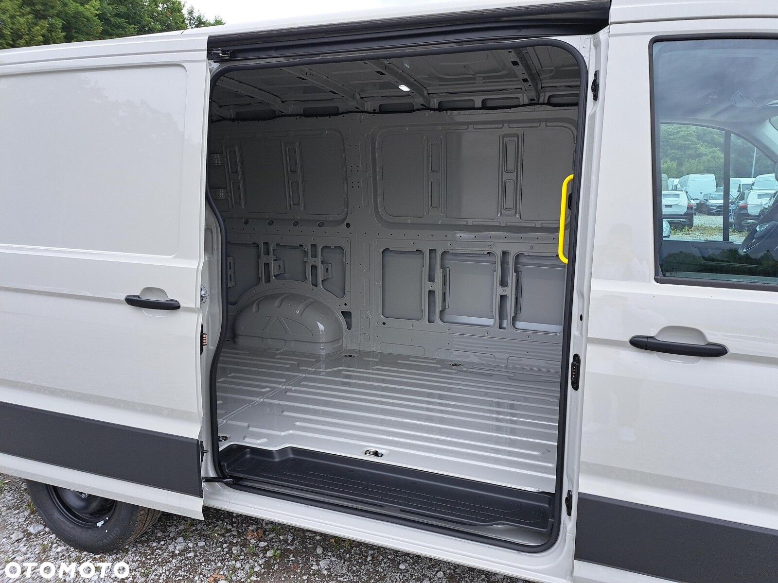 Volkswagen Crafter 35 furgon wysoki dach, 2,0 TDI 177KM, przedni, 6-bieg manualna 3640 mm, Euro 6 - 16
