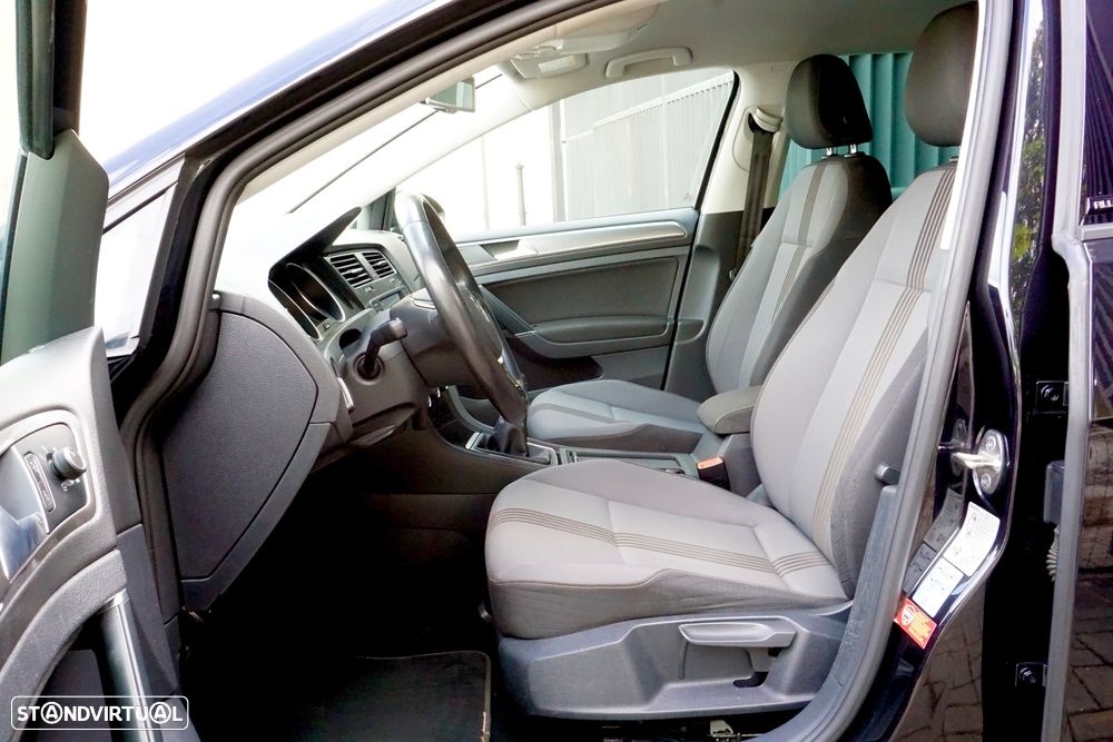 VW Golf 1.6 TDi Highline - 6