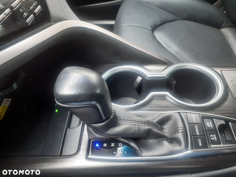 Toyota Camry 2.5 Hybrid Executive CVT - 19