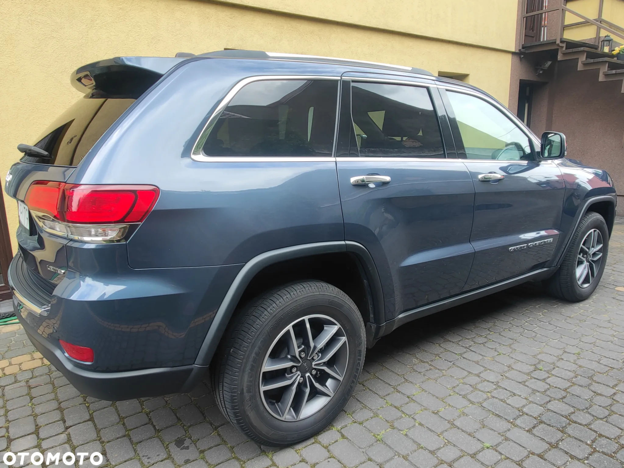 Jeep Grand Cherokee - 16