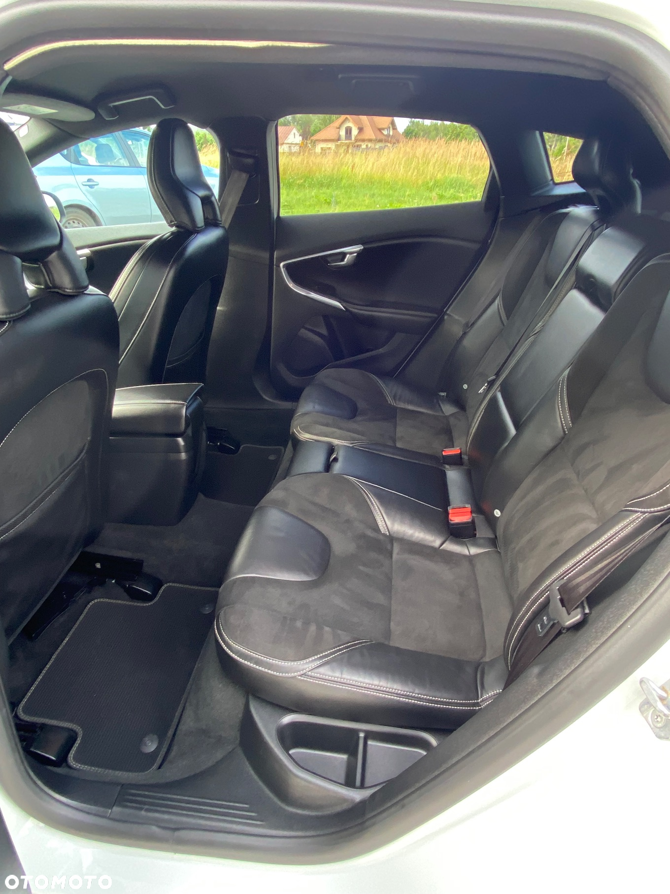 Volvo V40 D2 Drive-E SCR R-Design Momentum - 12